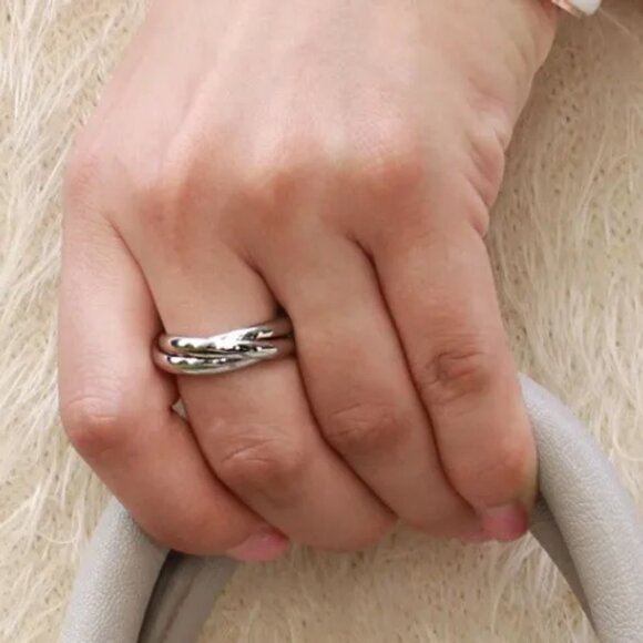 3/$35 Minimalist Silver Interlocking Band Ring Classic Stackable Jewelry Women - Picture 4 of 6